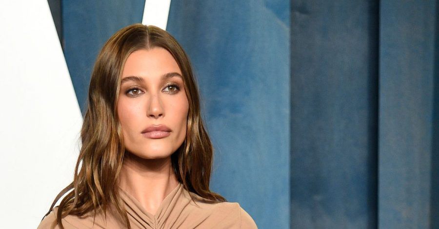 Hailey Bieber spricht über eine Erkrankung.