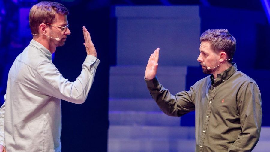 Joko Winterscheidt (l.) und Klaas Heufer-Umlauf sind beim TV-Publikum beliebt. (hub/spot)