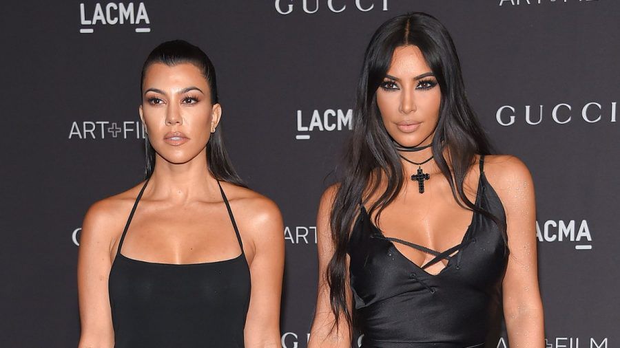 Die Schwestern Kourtney (li.) und Kim Kardashian bei einem gemeinsamen Auftritt 2018. (ntr/spot)