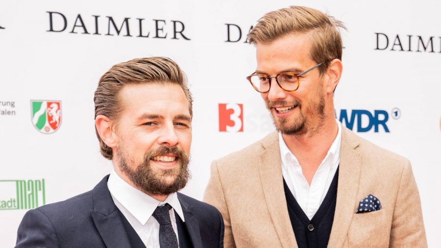 Klaas Heufer-Umlauf (l.) und Joko Winterscheidt machen regelmäßig auf ernste Themen aufmerksam. (amw/spot)