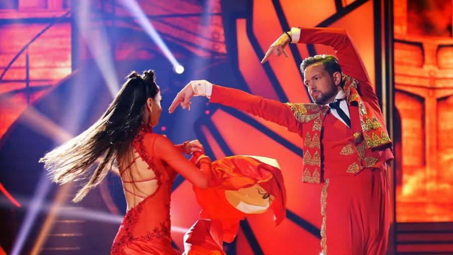 Bastian Bielendorfer mit seiner Tanzpartnerin Ekaterina Leonova bei "Let's Dance". (wue/spot)