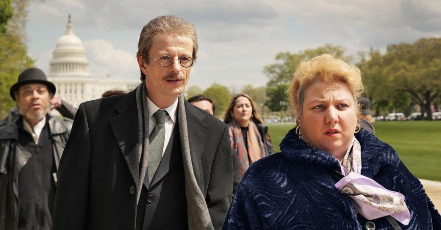 Schweigemarsch in Washington: Bernhard Docke (Alexander Scheer) und Rabiye Kurnaz (Meltem Kaptan) kämpfen um Murat.