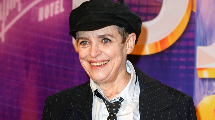 Katharina Thalbach wird zu "Miss Merkel". (jom/spot)