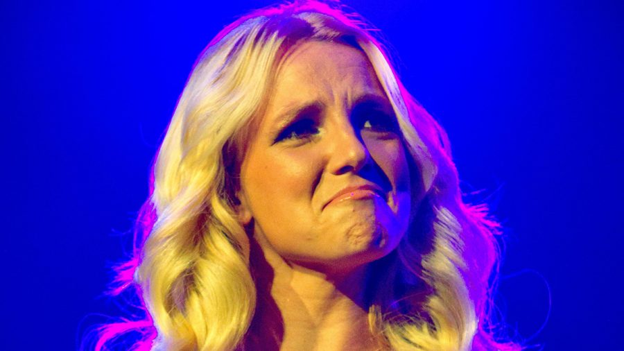 Britney Spears blickt sorgenvoll