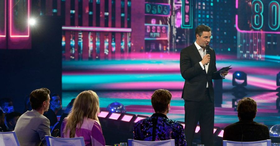 Moderator Marco Schreyl führt durch die Mottoshow.
