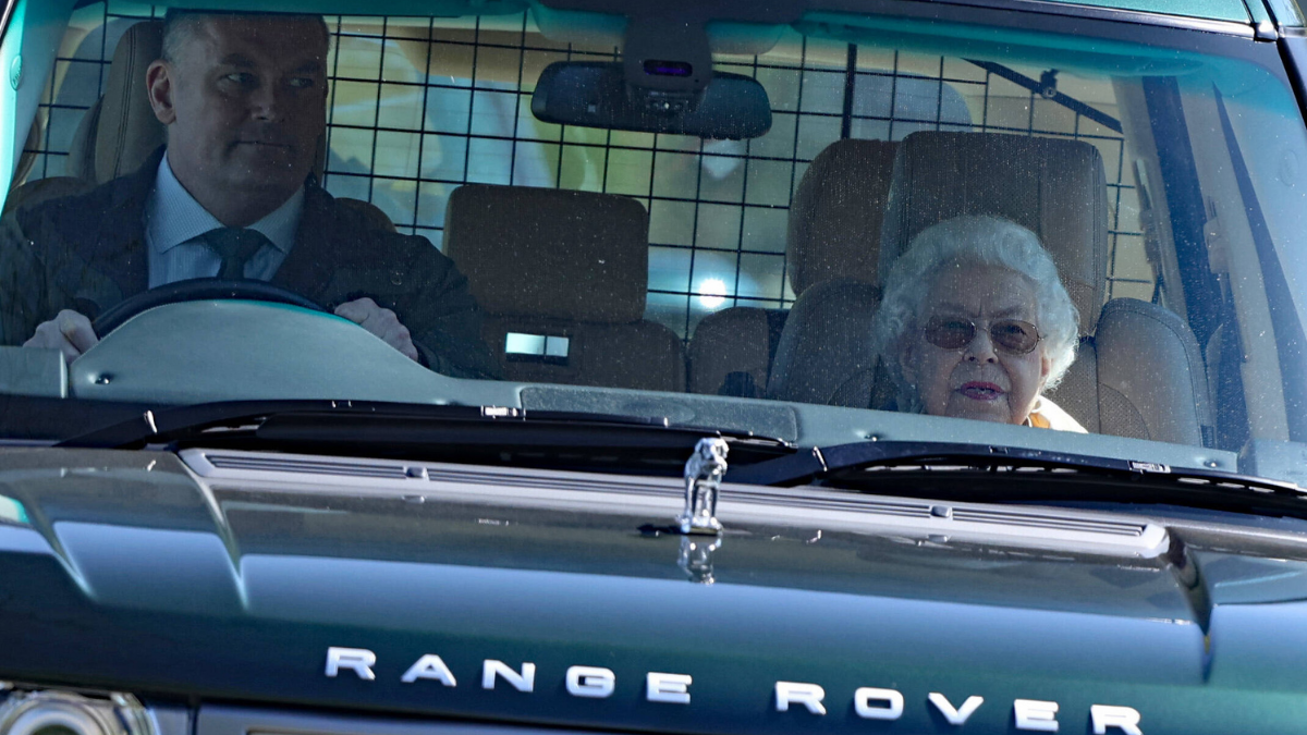 Queen Elizabeth mit Fahrer
