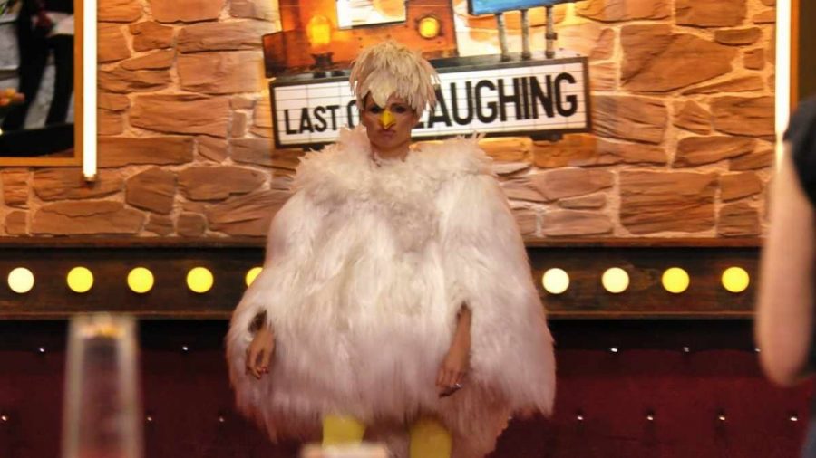 Michelle Hunziker als Huhn bei "LOL"