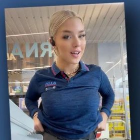Elaina Vicoria an der Aldi-Kasse in Norderstedt