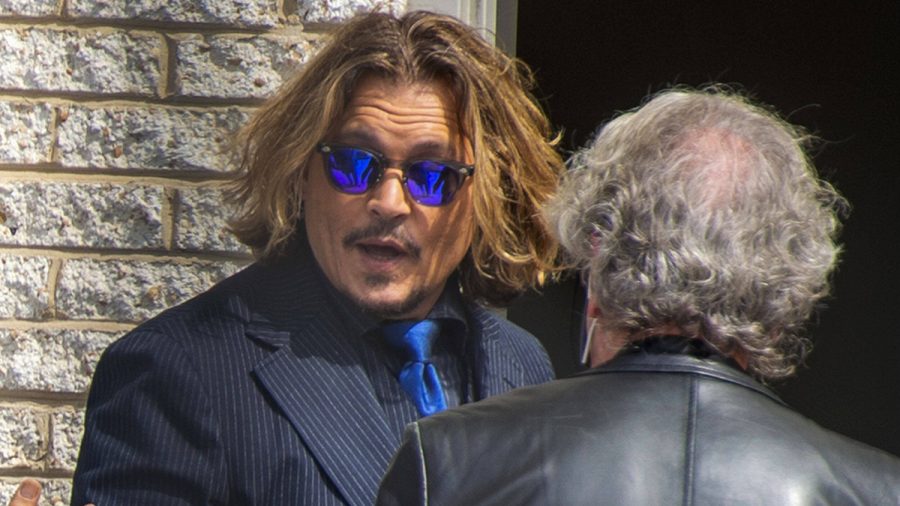 Johnny Depp kommt aus dem Gerichtssaal