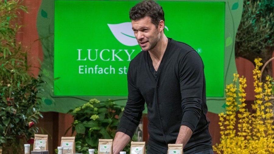 Michael Ballack präsentiert sein Produkt in der Höhle der Löwen