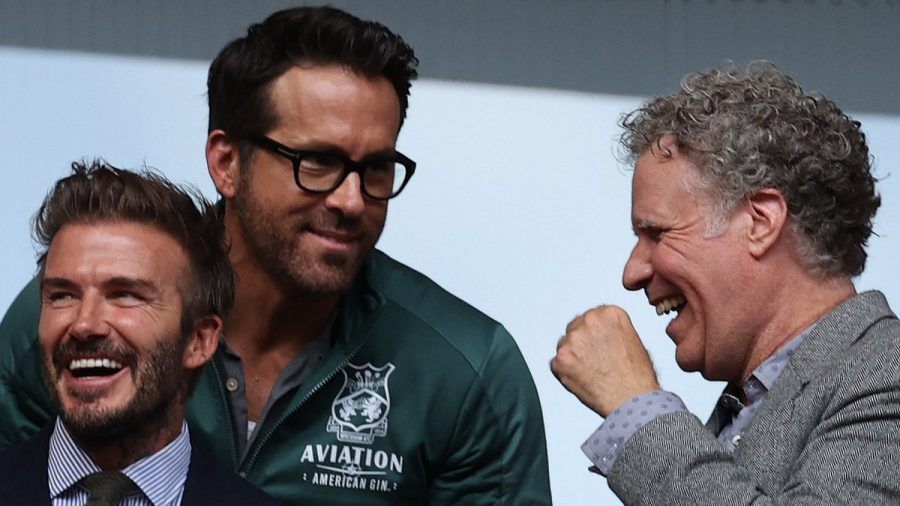 David Beckham, Ryan Reynolds und Will Ferrell (v.l.n.r.) waren am Sonntag bei einem Fußballspiel. (amw/spot)