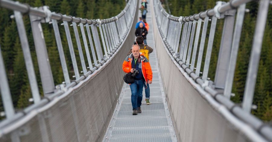Blick auf die neue Brücke, die den Sauberg (Slamnik) mit der Bodenkoppe (Chlum) verbindet.