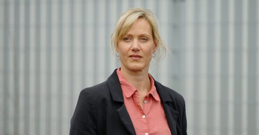 Die Schauspielerin Anna Schudt, auch bekannt als Kommissarin Martina Bönisch, bei Dreharbeiten zum Dortmunder "Tatort - Heile Welt".