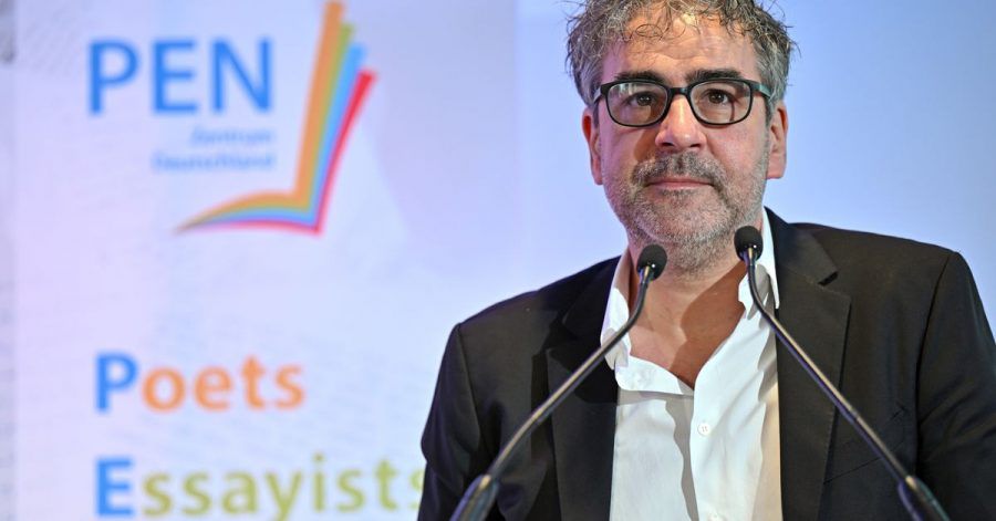 Deniz Yücel hat sein Amt als Präsident des PEN-Zentrums hingeschmissen.