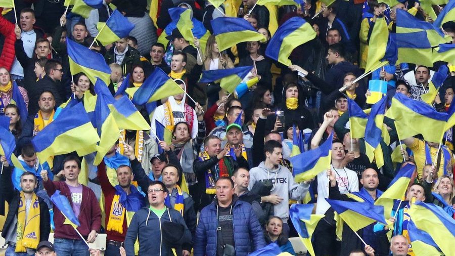 Ukrainische Fans während der EM-Qualifikation gegen Portugal im Jahr 2019. (smi/spot)