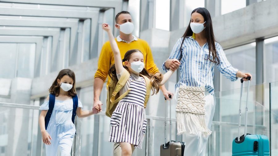 Ab dem 16. Mai ist das Tragen einer Maske an europäischen Flughäfen und in Flugzeugen nicht mehr verpflichtend. (aha/spot)