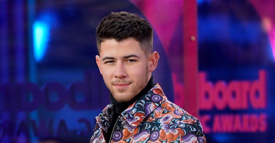 Der Sänger Nick Jonas erzählt im US-Fernsehen von seinen Vaterfreuden.