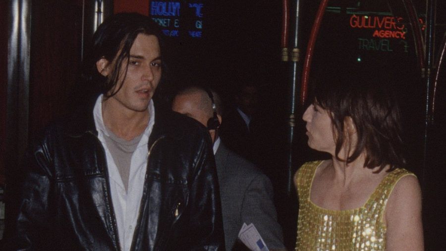 Johnny Depp und Ellen Barkin in den 1990er Jahren. (ili/spot)