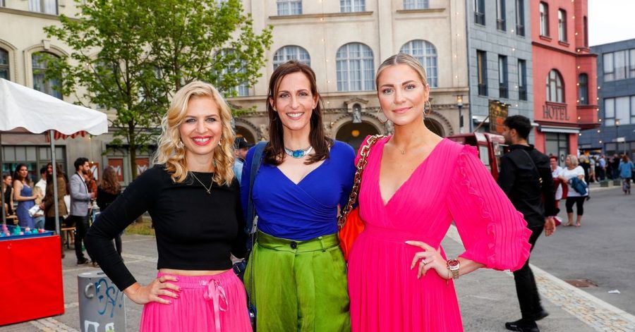 Susan Sideropoulos (l-r), Ulrike Frank und Valentina Pahde beim Jubiläumsfest 30 Jahre «GZSZ» in Potsdam.