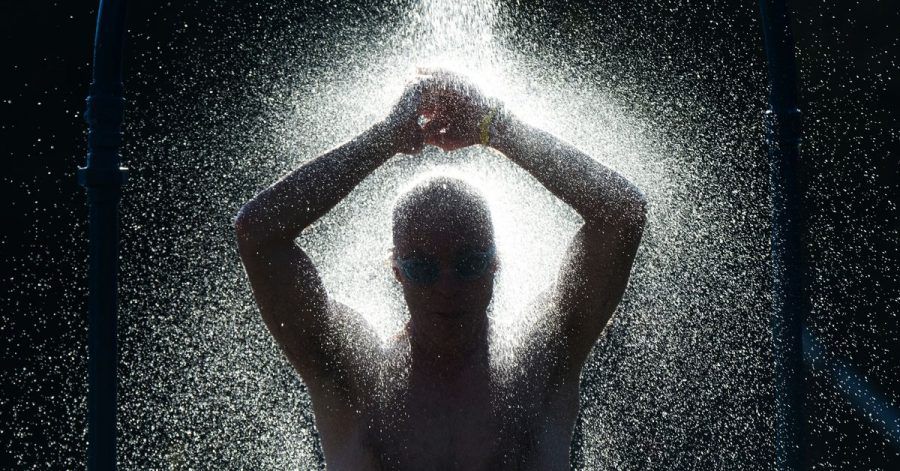Es hilft der Haut, wenn man sich nach jeder Runde Schwimmen im Bad duscht.