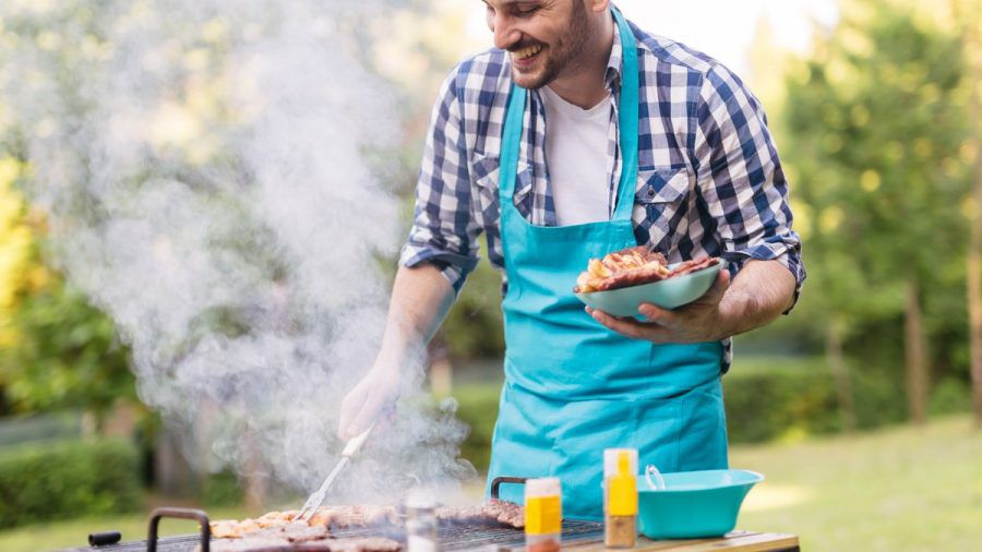 Die richtigen Gewürze dürfen beim Grillgut nicht fehlen. (eee/spot)