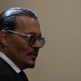 Johnny Depp während des Verleumdungsprozesses gegen seine Ex-Frau Amber Heard. (wue/spot)