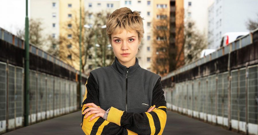 Charlie (Lea Drinda) fühlt sich weder als Frau noch als Mann.