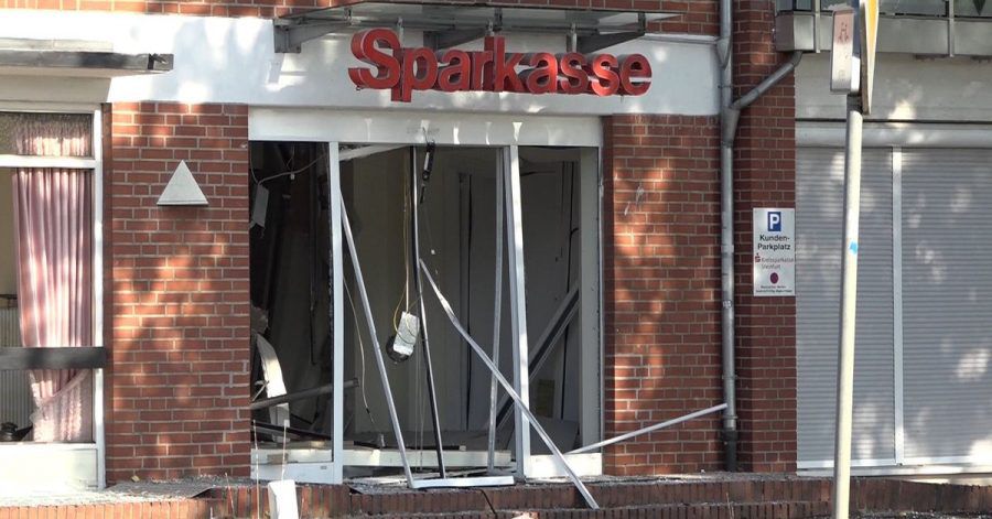 Die Filiale einer Sparkasse in Ibbenbüren nach einer Geldautomatensprengung.