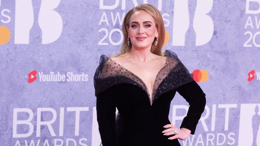 Adele bei den Brit Awards 2022 im Februar. (wue/spot)