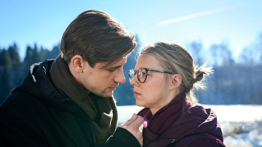 "Sturm der Liebe": Paul ist kurz davor, Josie zu küssen. (cg/spot)
