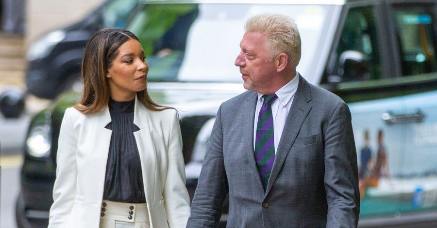 Boris Becker (r) geht händchenhaltend mit seiner Lebensgefährtin Lilian de Carvalho Monteiro ins Gericht.