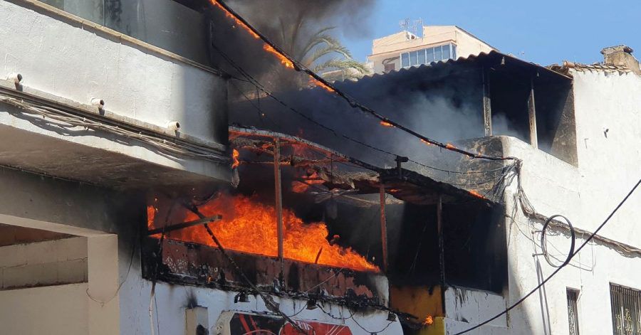 Das Restaurant «Why Not» in der Nähe des Ballermanns steht in Flammen.