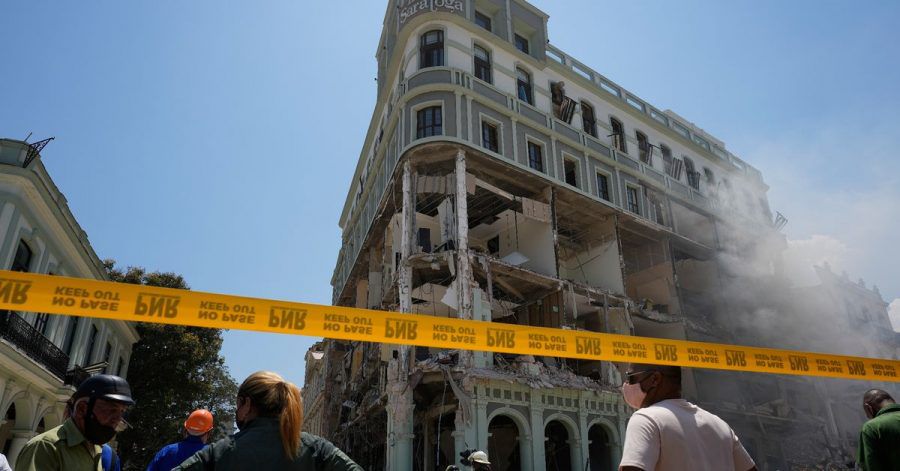 Das Hotel Saratoga ist nach einer Explosion schwer beschädigt.
