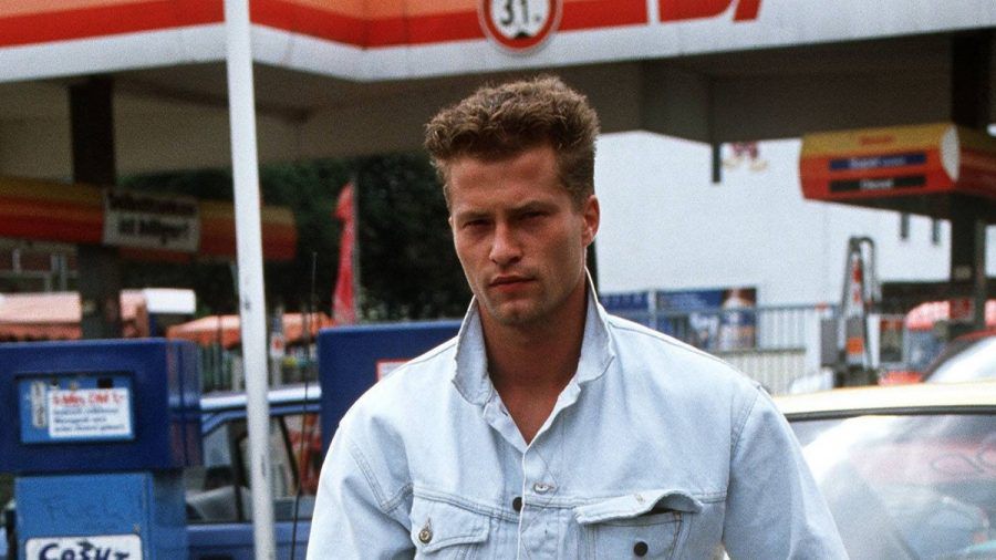 Til Schweiger bei den Dreharbeiten zum ersten Teil von "Manta, Manta". (dr/spot)
