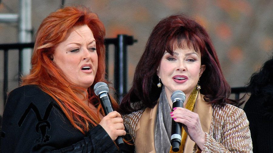 Naomi und Wynonna Judd bei einem Auftritt 2006. (mia/spot)
