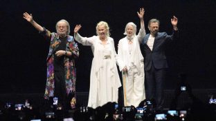 Agnetha Faltskog,  Bjorn Ulvaeus , Benny Andersson und Anni -Frid Lyngstad ein letztes Mal auf der Bühne