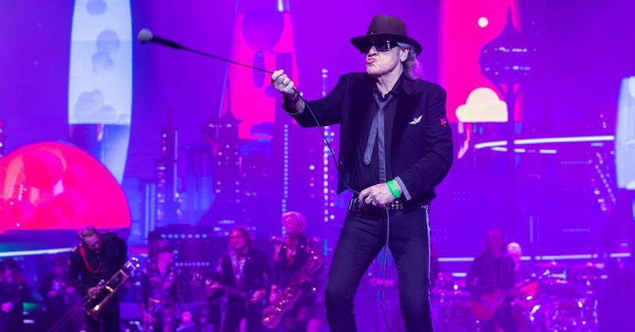 Udo Lindenberg performt beim ersten Konzert der Tournee «Udopium Live 2022» in Schwerin.