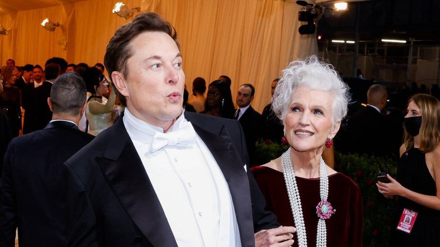 Mutter und Sohn bei der Met Gala in New York: Maye und Elon Musk. (ili/spot)