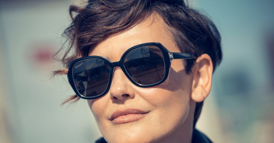 Die trendige Alternative: Übergroße Sonnenbrille im klassichen Look. Hier ein Beispiel von Serengeti Eyewear (ab 395 Euro).