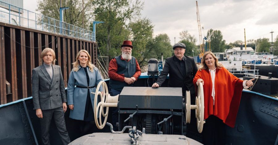 John (l-r), Patricia, Paul, Joey und Kathy Kelly auf ihrem Hausboot «Sean o'Kelley», das im Hafen von Köln lag.
