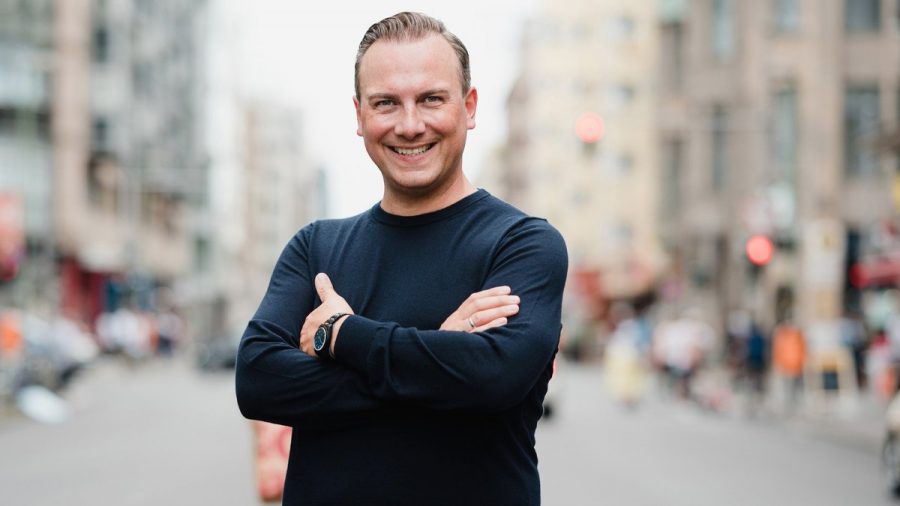 Tim Raue ist der neue Restauranttester. (smi/spot)