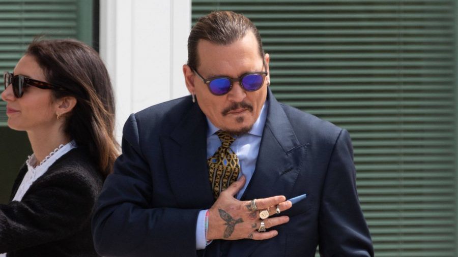 Johnny Depp bei seiner Ankunft vor dem Gerichtsgebäude in Fairfax, Virginia. (wue/spot)