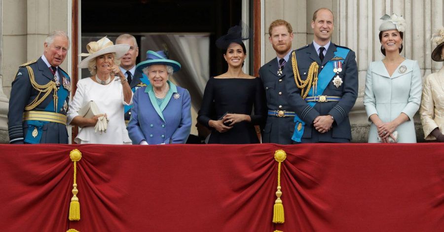 Prinz Charles (l-r) und seine Frau Camilla, Prinz Andrew, Königin Elizabeth II., Herzogin Meghan, Prinz Harry, Prinz William und Herzogin Kate 2018 in London.