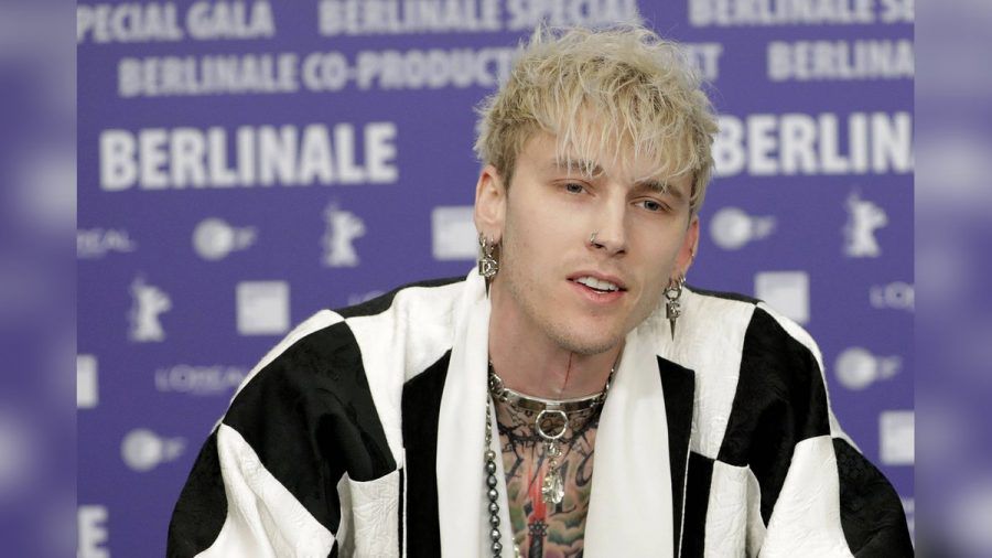 Machine Gun Kelly ist für seinen volltätowierten Körper bekannt. (aha/spot)