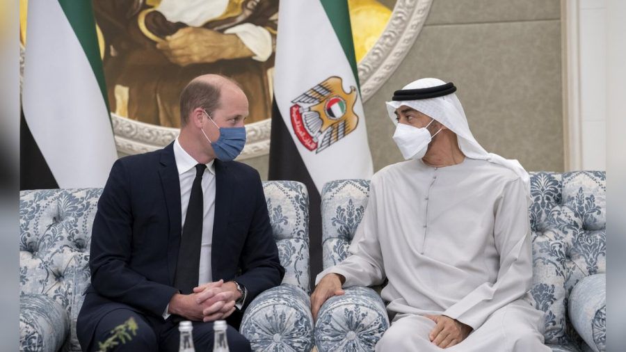 Prinz William im Gespräch mit dem neuen Präsidenten der Vereinigten Arabischen Emirate. (stk/spot)