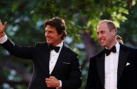 Tom Cruise (l) und Prinz William bei der zur Premiere des Films «Top Gun: Maverick».