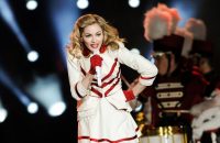 Madonna beim Singen auf der Bühne