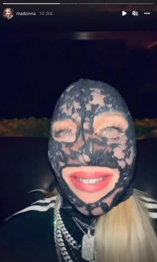 Madonna in Spitzen-Maske auf Instagram