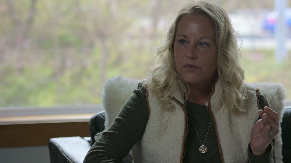 Jacoba Ballard in "Unser Vater-Dr. Cline" auf Netflix