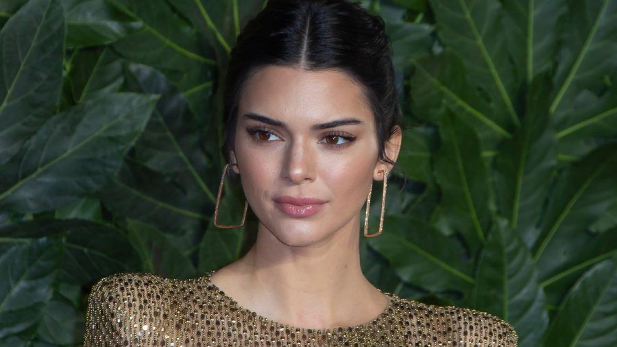 Kendall Jenner schwört auf Flip-Flops. (the/spot)